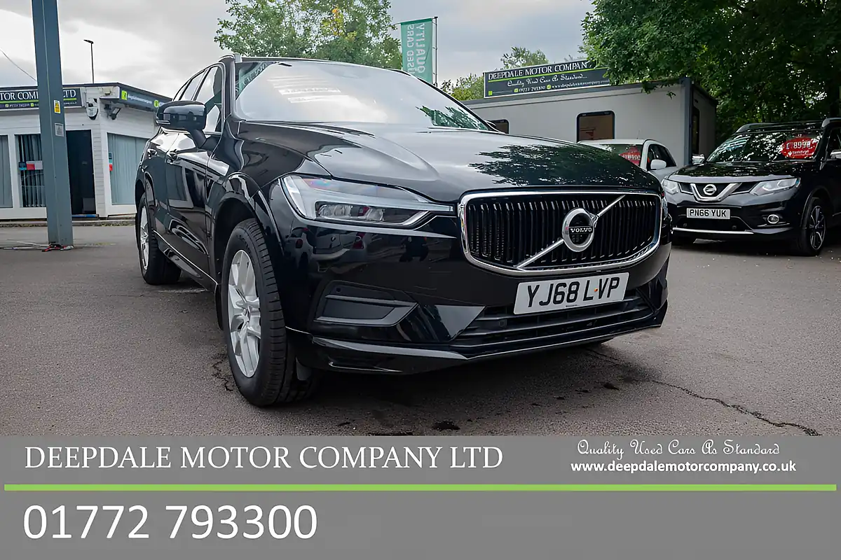 Used 2018 Volvo XC60 Momentum Onyx Black Metallic - Front View