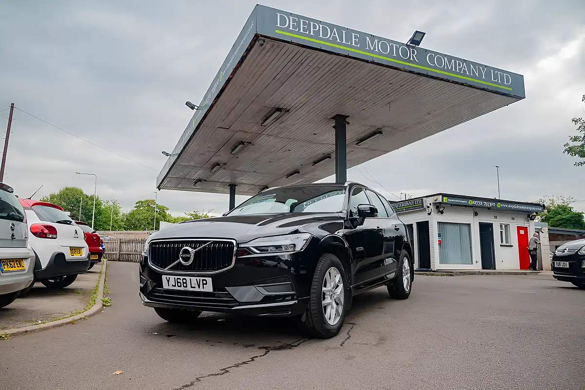 Used 2018 Volvo XC60 Momentum Onyx Black Metallic - Interior and Exterior details 15