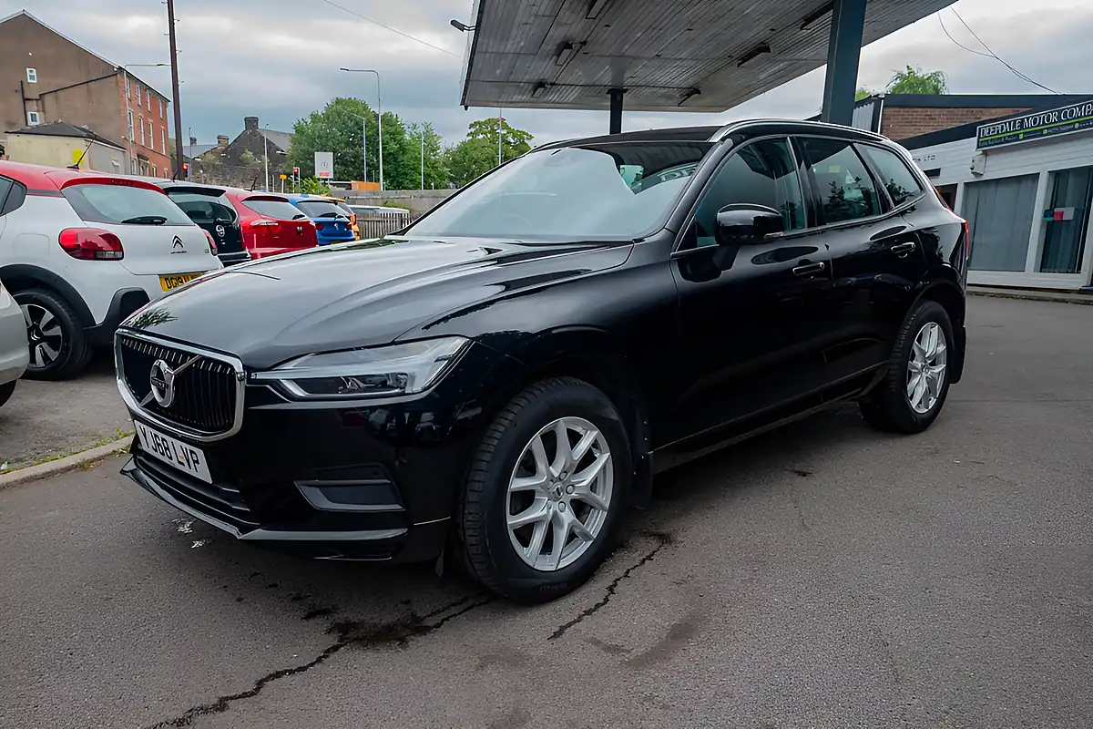 Used 2018 Volvo XC60 Momentum Onyx Black Metallic - Interior and Exterior details 3