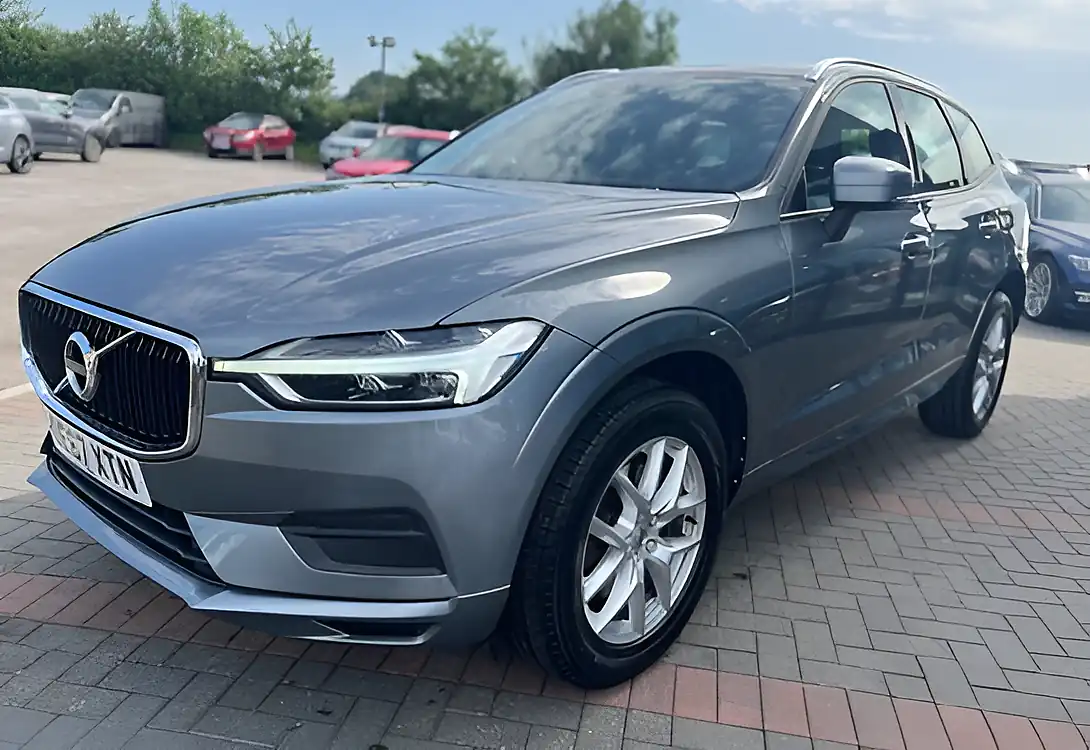 Used 2018 Volvo XC60 Momentum Osmium Grey - Interior and Exterior details 10