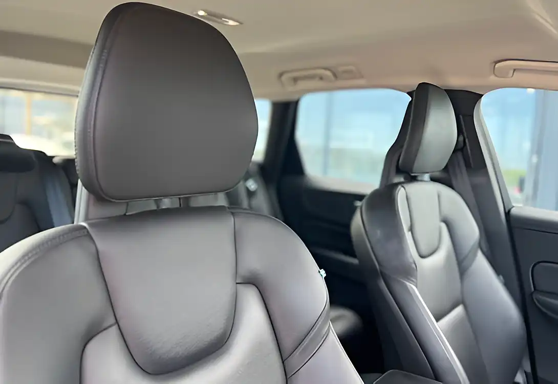 Used 2018 Volvo XC60 Momentum Osmium Grey - Interior and Exterior details 15