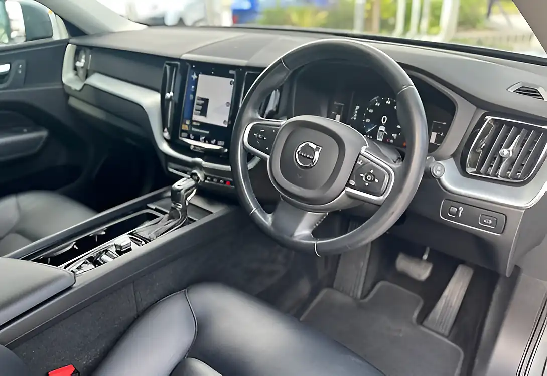 Used 2018 Volvo XC60 Momentum Osmium Grey - Interior and Exterior details 18