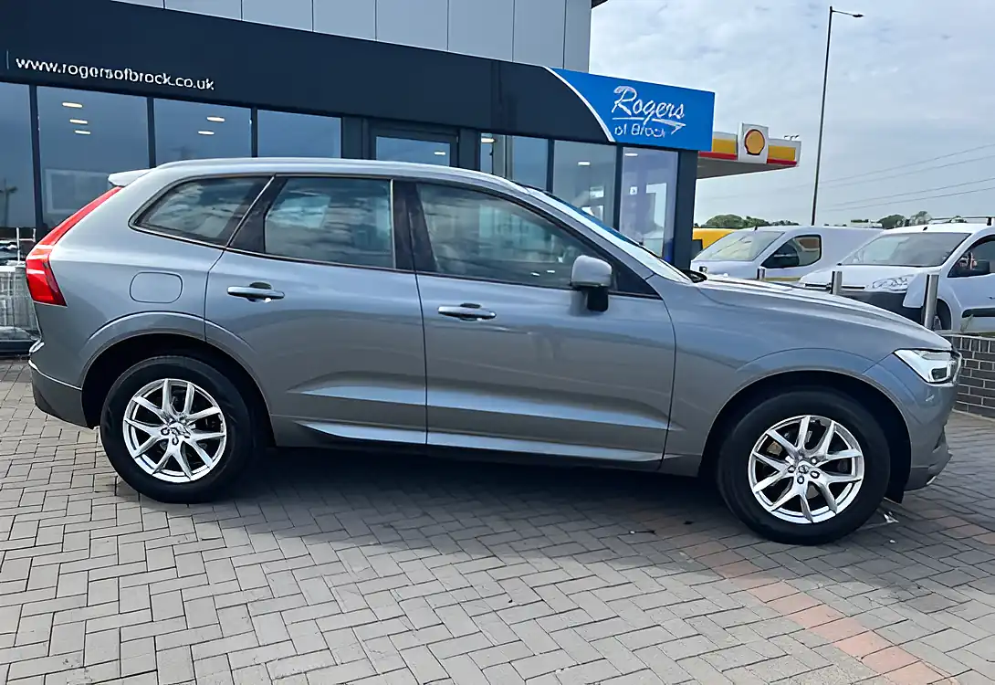 Used 2018 Volvo XC60 Momentum Osmium Grey - Interior and Exterior details 5