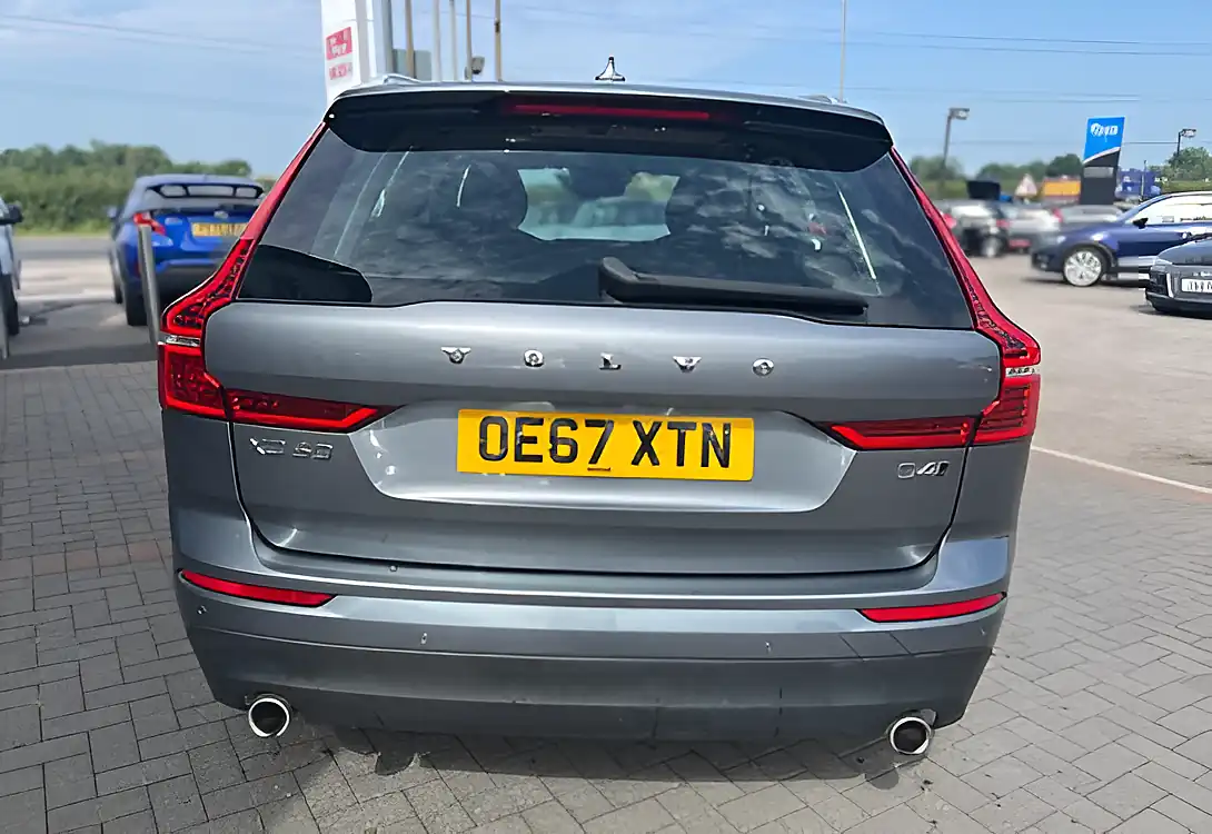 Used 2018 Volvo XC60 Momentum Osmium Grey - Interior and Exterior details 7