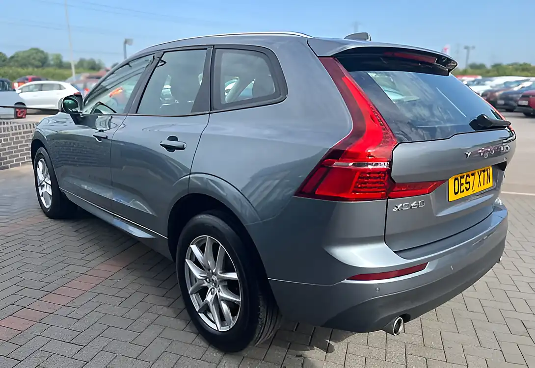 Used 2018 Volvo XC60 Momentum Osmium Grey - Interior and Exterior details 8