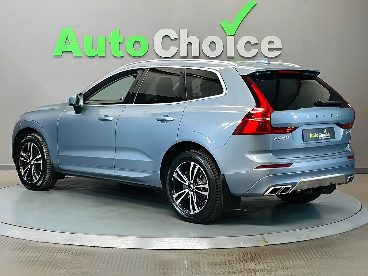 Used 2018 Volvo XC60 Momentum Pro Blue - Interior and Exterior details 10