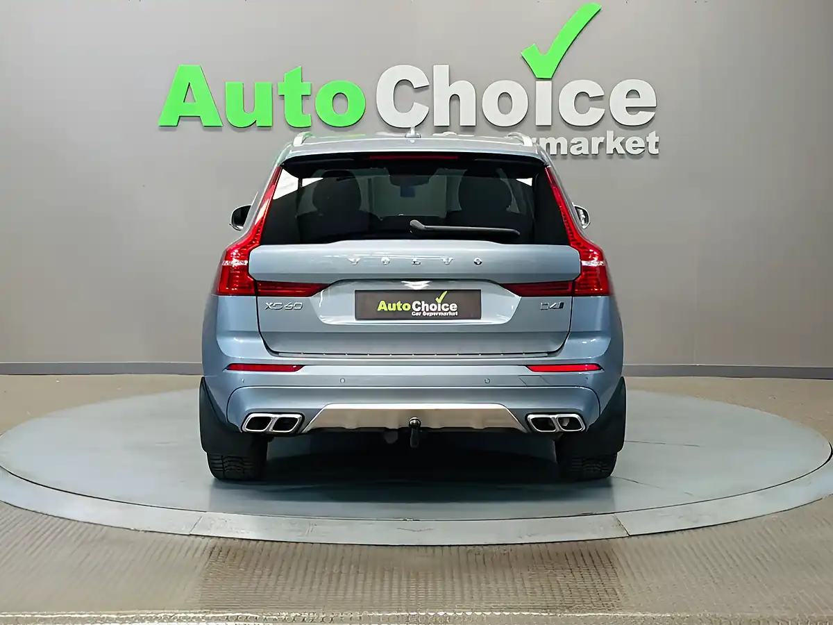 Used 2018 Volvo XC60 Momentum Pro Blue - Interior and Exterior details 12