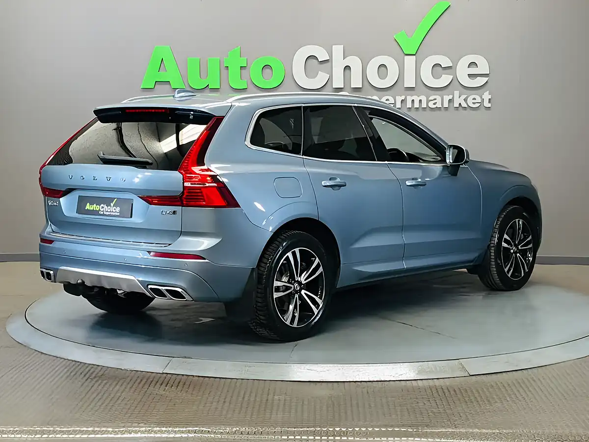 Used 2018 Volvo XC60 Momentum Pro Blue - Interior and Exterior details 14