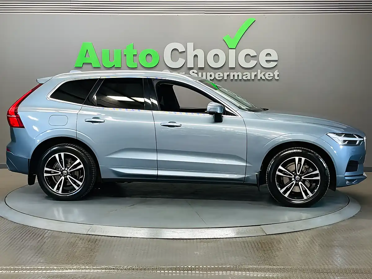 Used 2018 Volvo XC60 Momentum Pro Blue - Interior and Exterior details 16