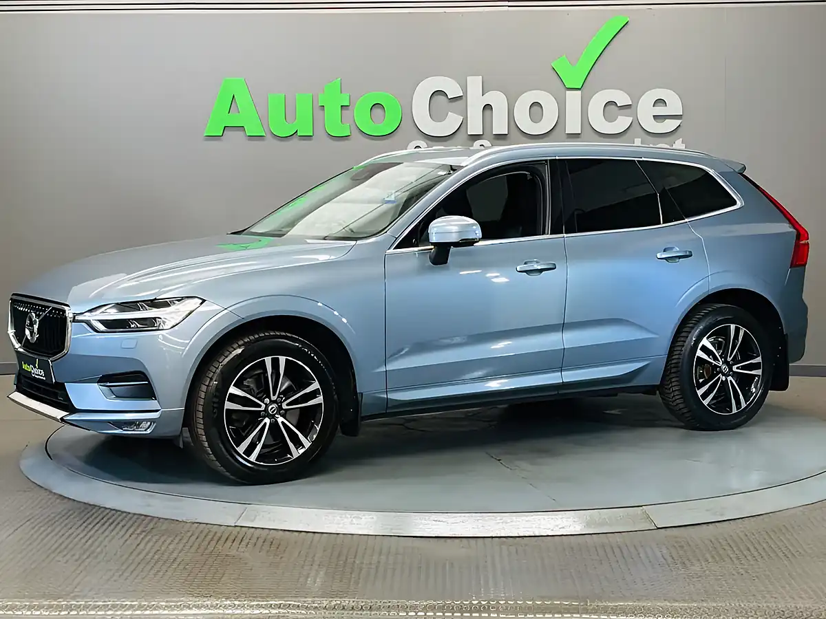 Used 2018 Volvo XC60 Momentum Pro Blue - Interior and Exterior details 6