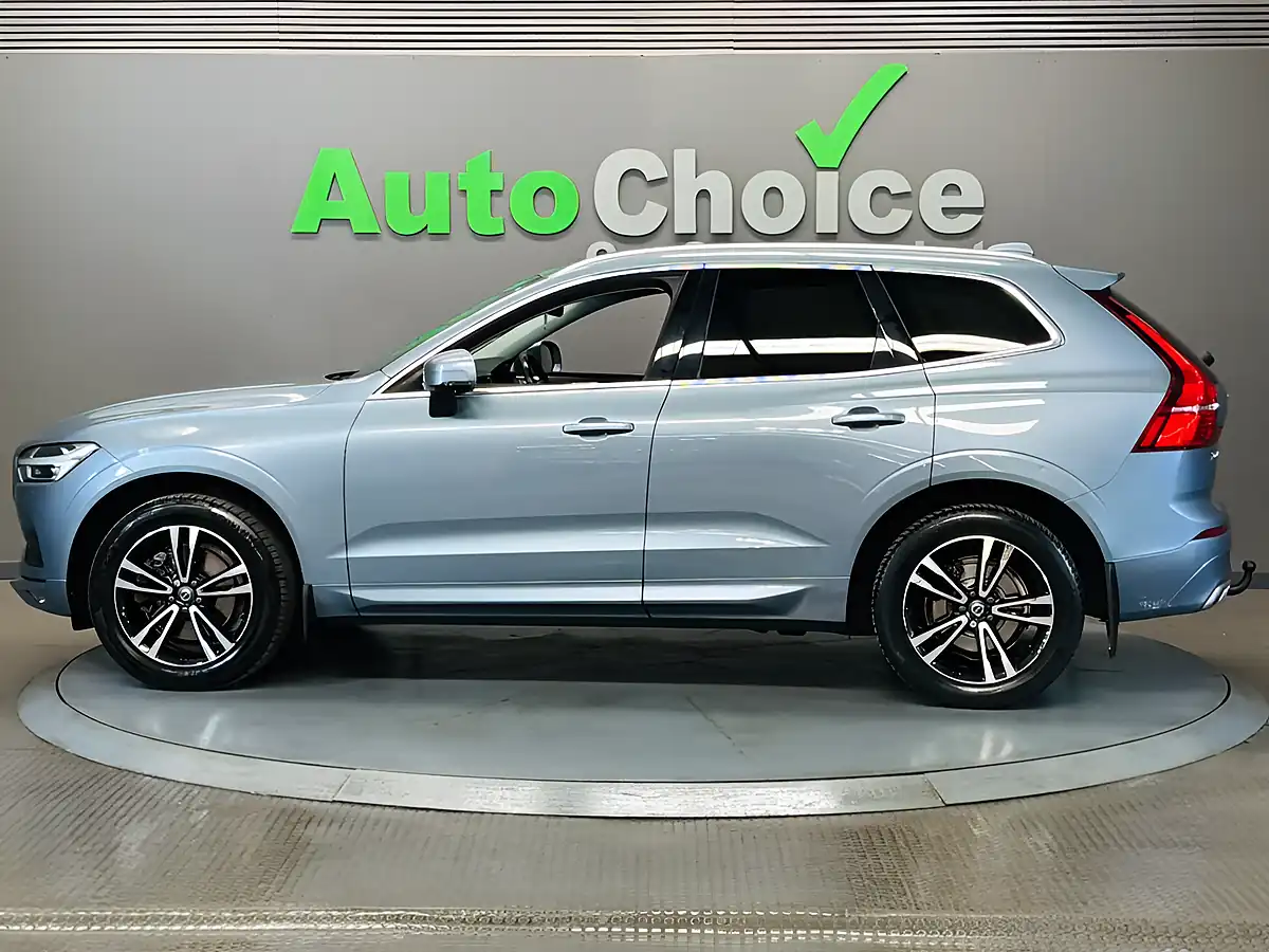 Used 2018 Volvo XC60 Momentum Pro Blue - Interior and Exterior details 8