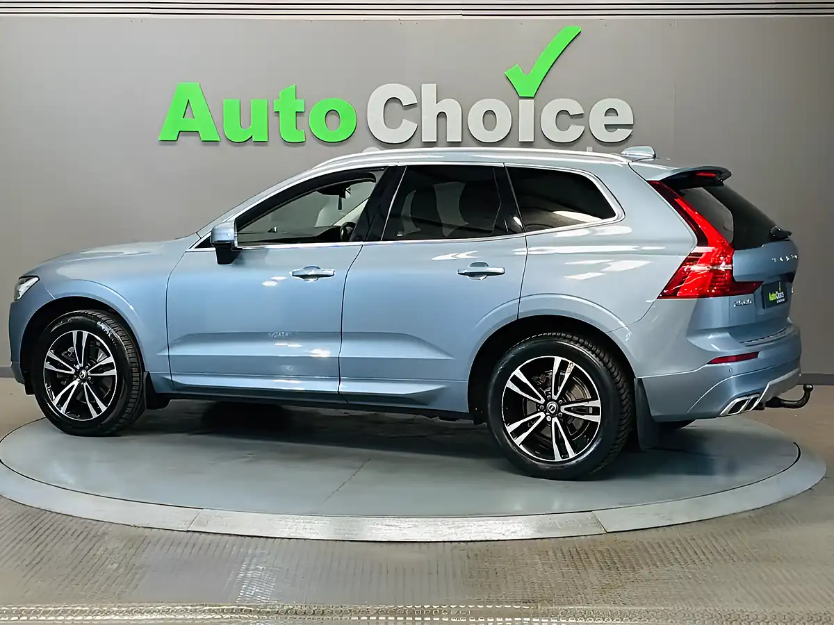 Used 2018 Volvo XC60 Momentum Pro Blue - Interior and Exterior details 9