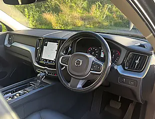 Used 2018 Volvo XC60 Momentum Pro Pine Grey - Interior and Exterior details 11