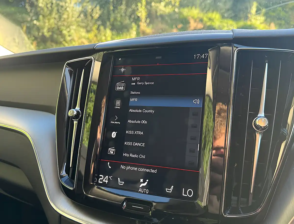 Used 2018 Volvo XC60 Momentum Pro Pine Grey - Interior and Exterior details 12