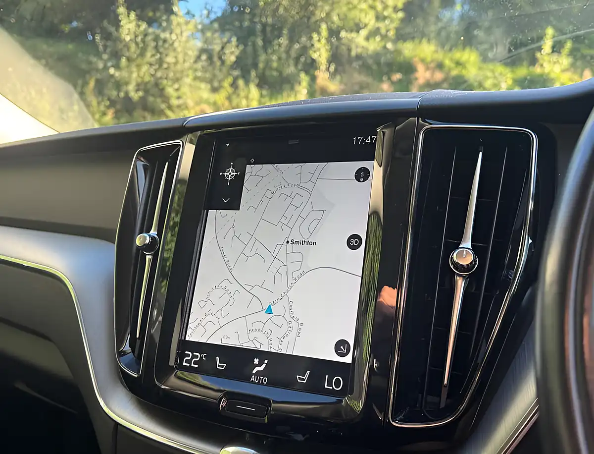 Used 2018 Volvo XC60 Momentum Pro Pine Grey - Interior and Exterior details 14
