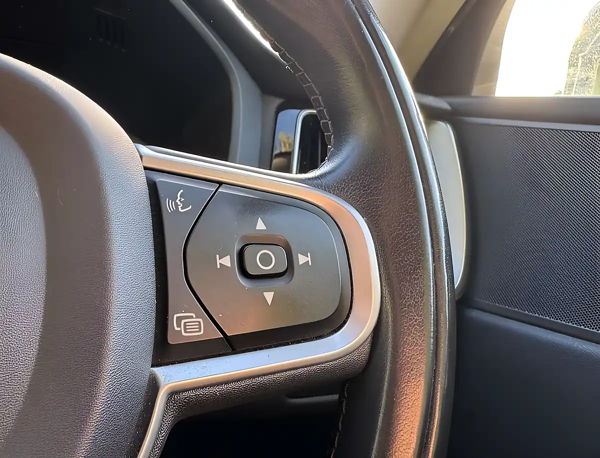 Used 2018 Volvo XC60 Momentum Pro Pine Grey - Interior and Exterior details 16
