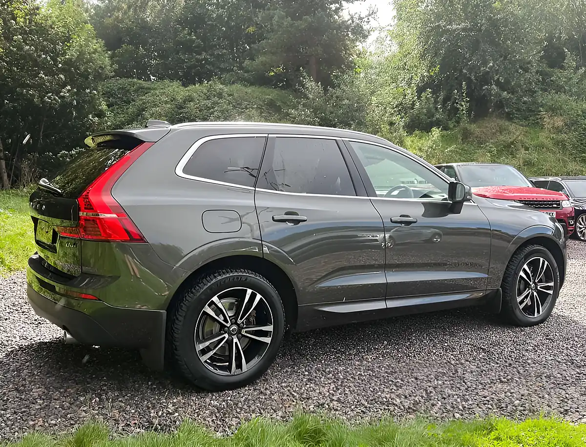Used 2018 Volvo XC60 Momentum Pro Pine Grey - Interior and Exterior details 3