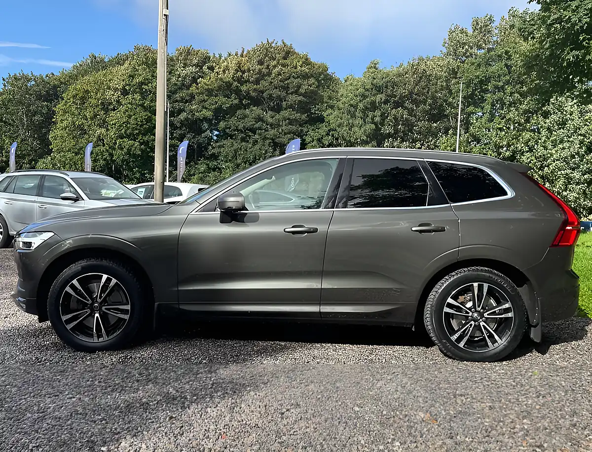 Used 2018 Volvo XC60 Momentum Pro Pine Grey - Interior and Exterior details 6