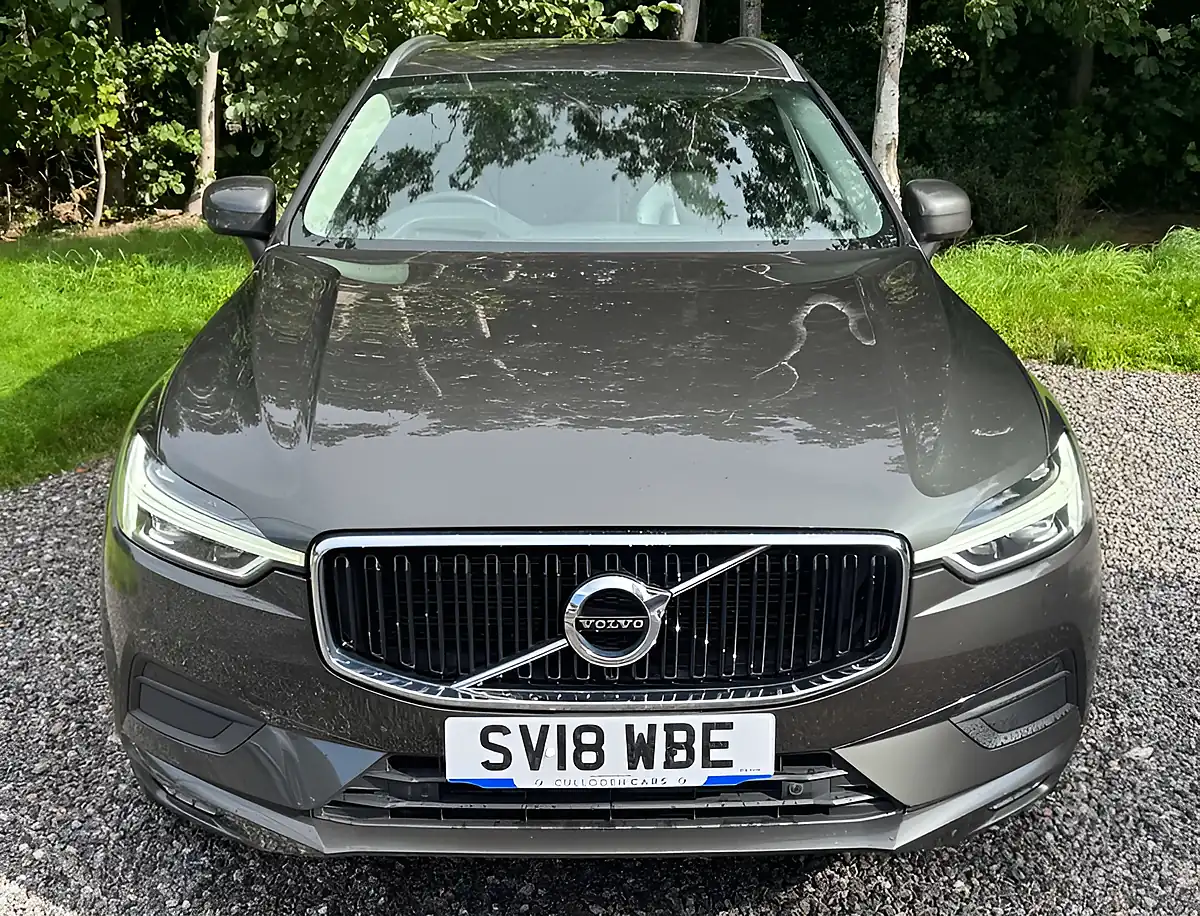 Used 2018 Volvo XC60 Momentum Pro Pine Grey - Interior and Exterior details 8
