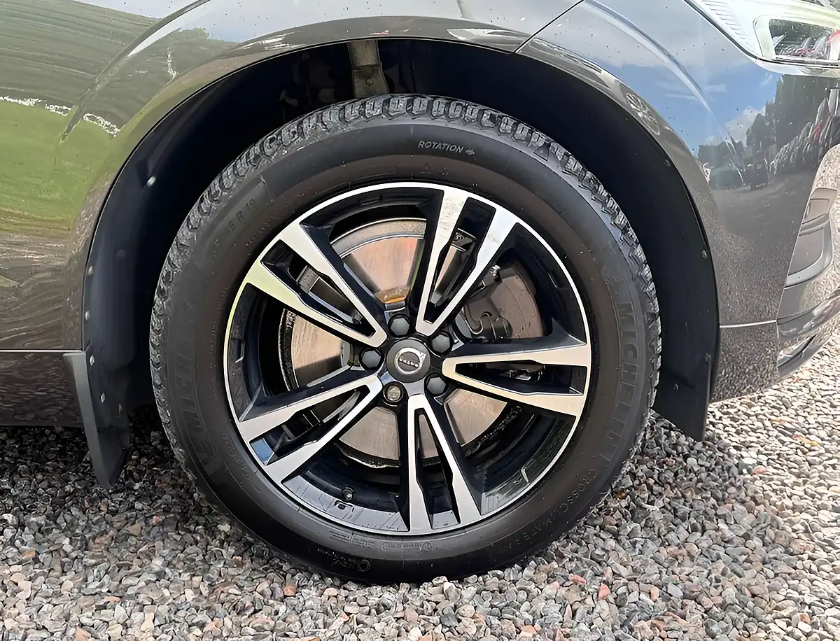 Used 2018 Volvo XC60 Momentum Pro Pine Grey - Interior and Exterior details 9