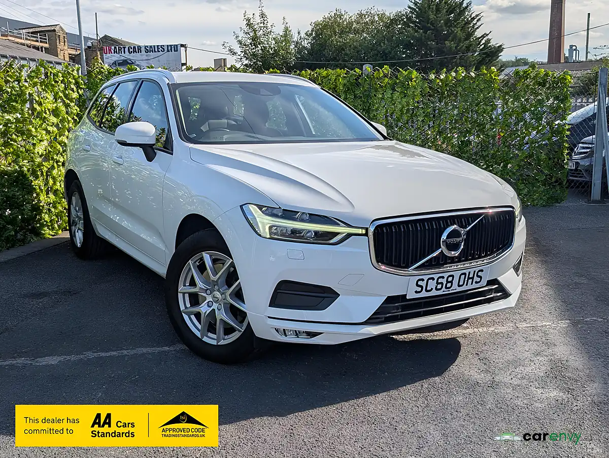 Used 2018 Volvo XC60 Momentum Pro White - Front View