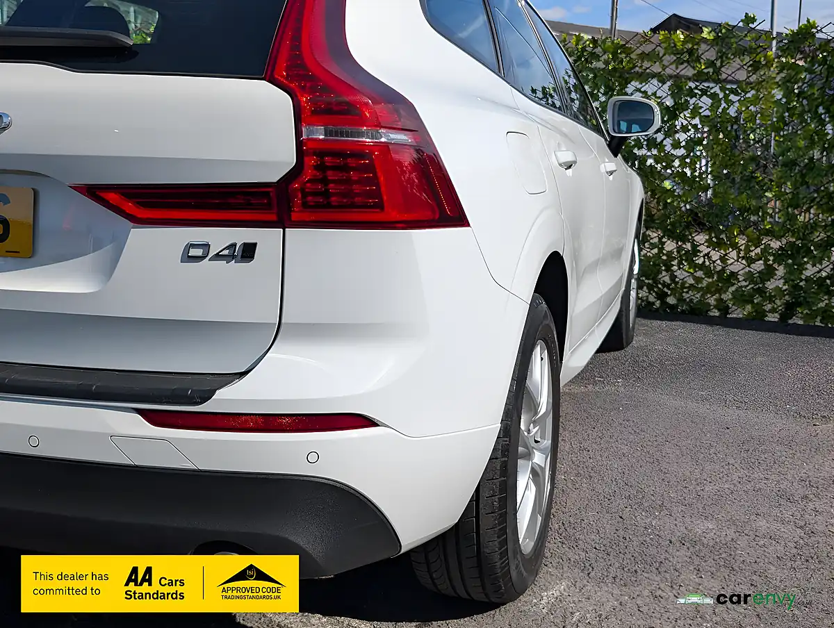 Used 2018 Volvo XC60 Momentum Pro White - Interior and Exterior details 10