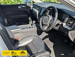 Used 2018 Volvo XC60 Momentum Pro White - Interior and Exterior details 11