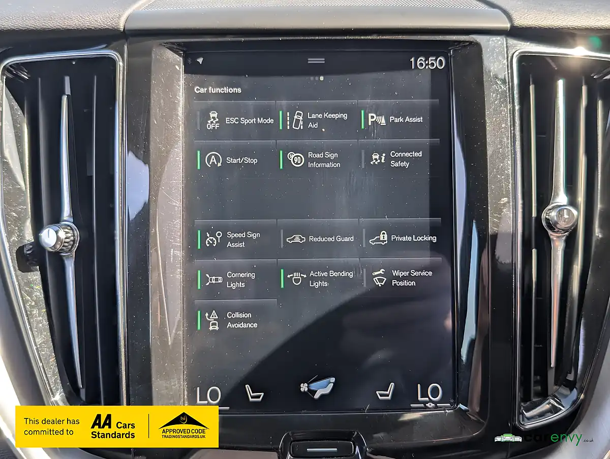 Used 2018 Volvo XC60 Momentum Pro White - Interior and Exterior details 13