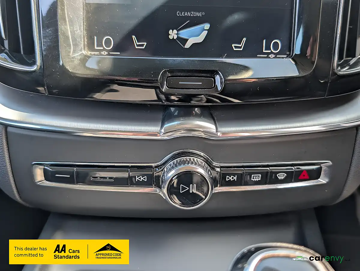 Used 2018 Volvo XC60 Momentum Pro White - Interior and Exterior details 14