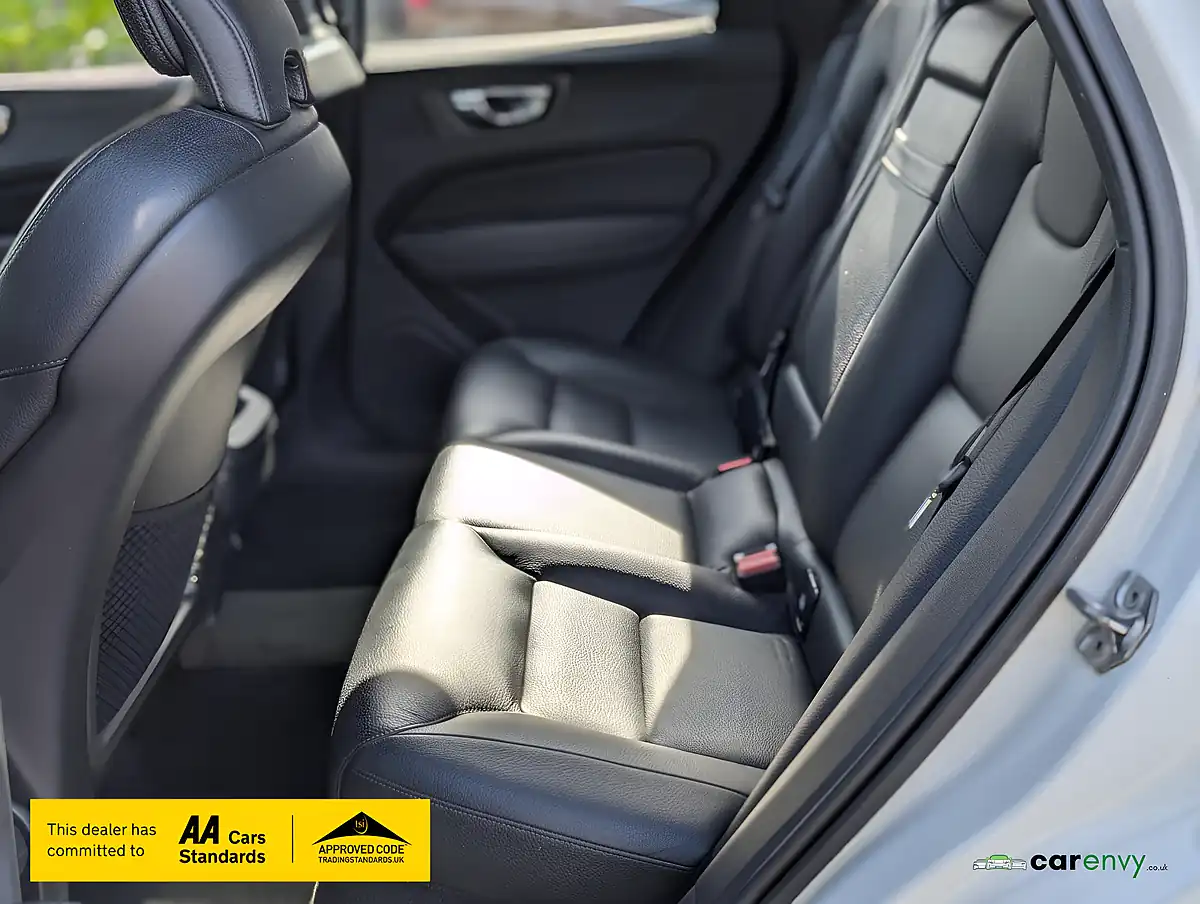 Used 2018 Volvo XC60 Momentum Pro White - Interior and Exterior details 15
