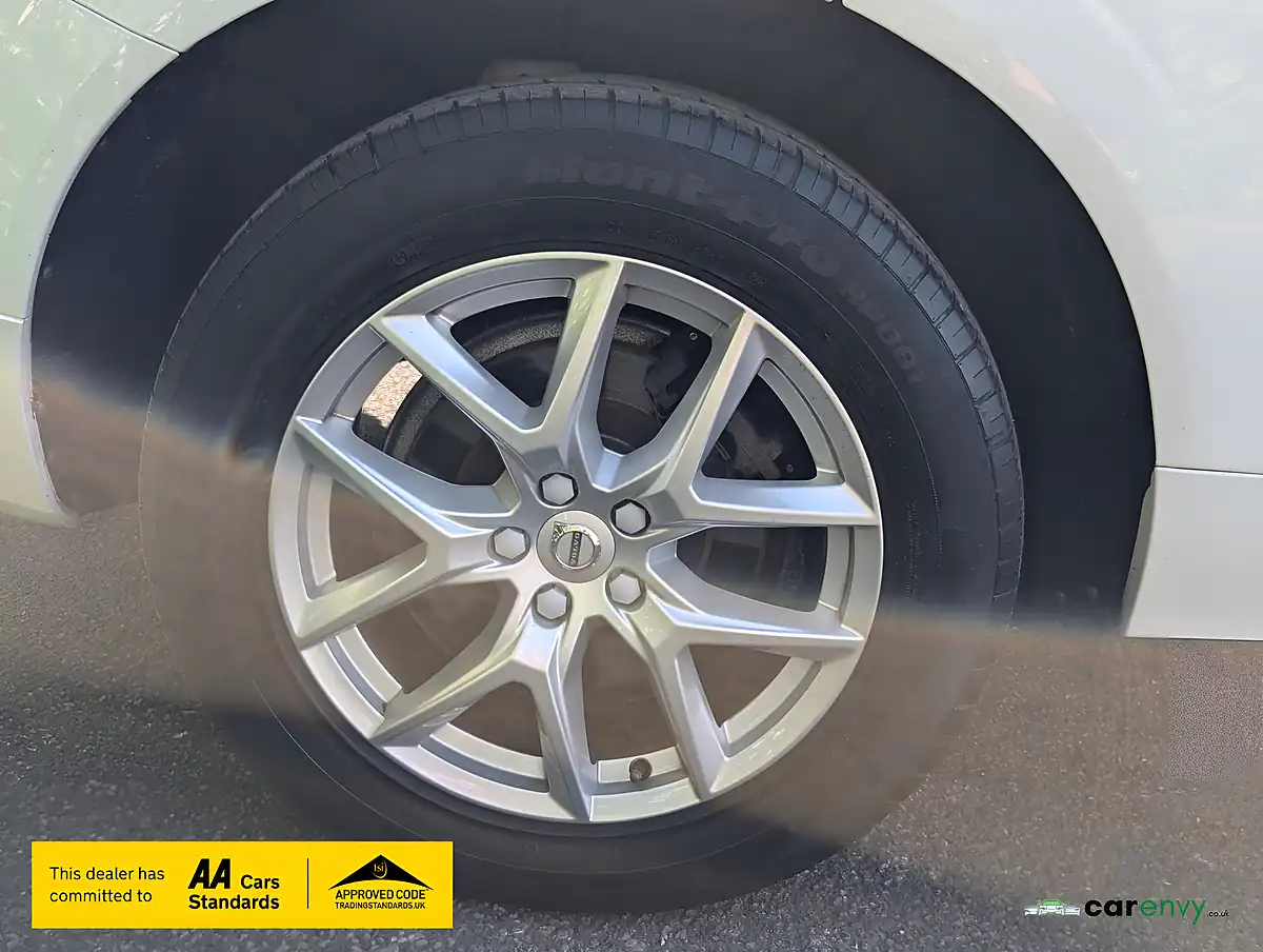 Used 2018 Volvo XC60 Momentum Pro White - Interior and Exterior details 19