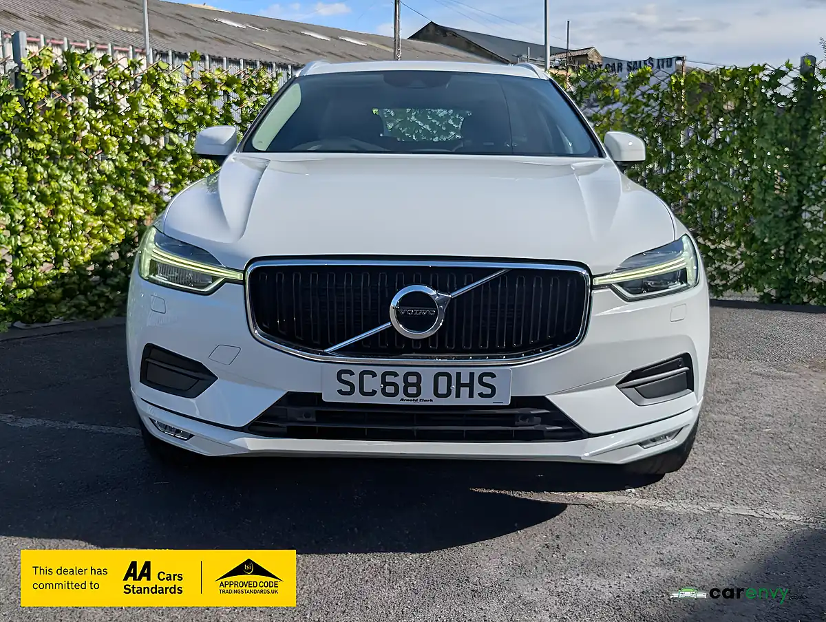 Used 2018 Volvo XC60 Momentum Pro White - Interior and Exterior details 3