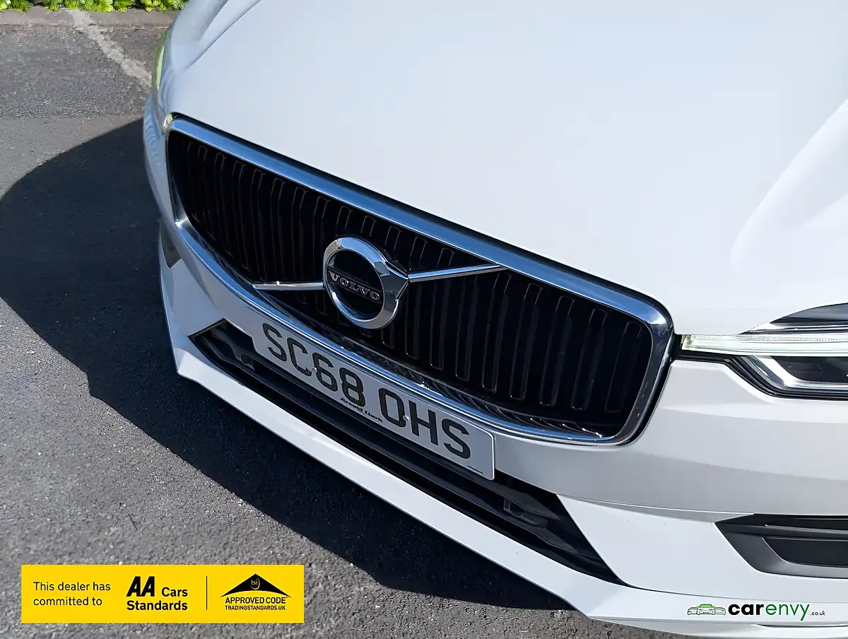 Used 2018 Volvo XC60 Momentum Pro White - Interior and Exterior details 4