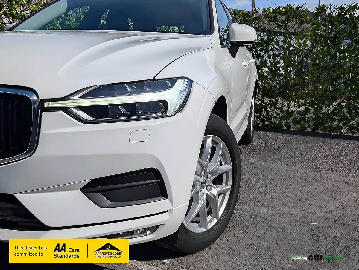 Used 2018 Volvo XC60 Momentum Pro White - Interior and Exterior details 5