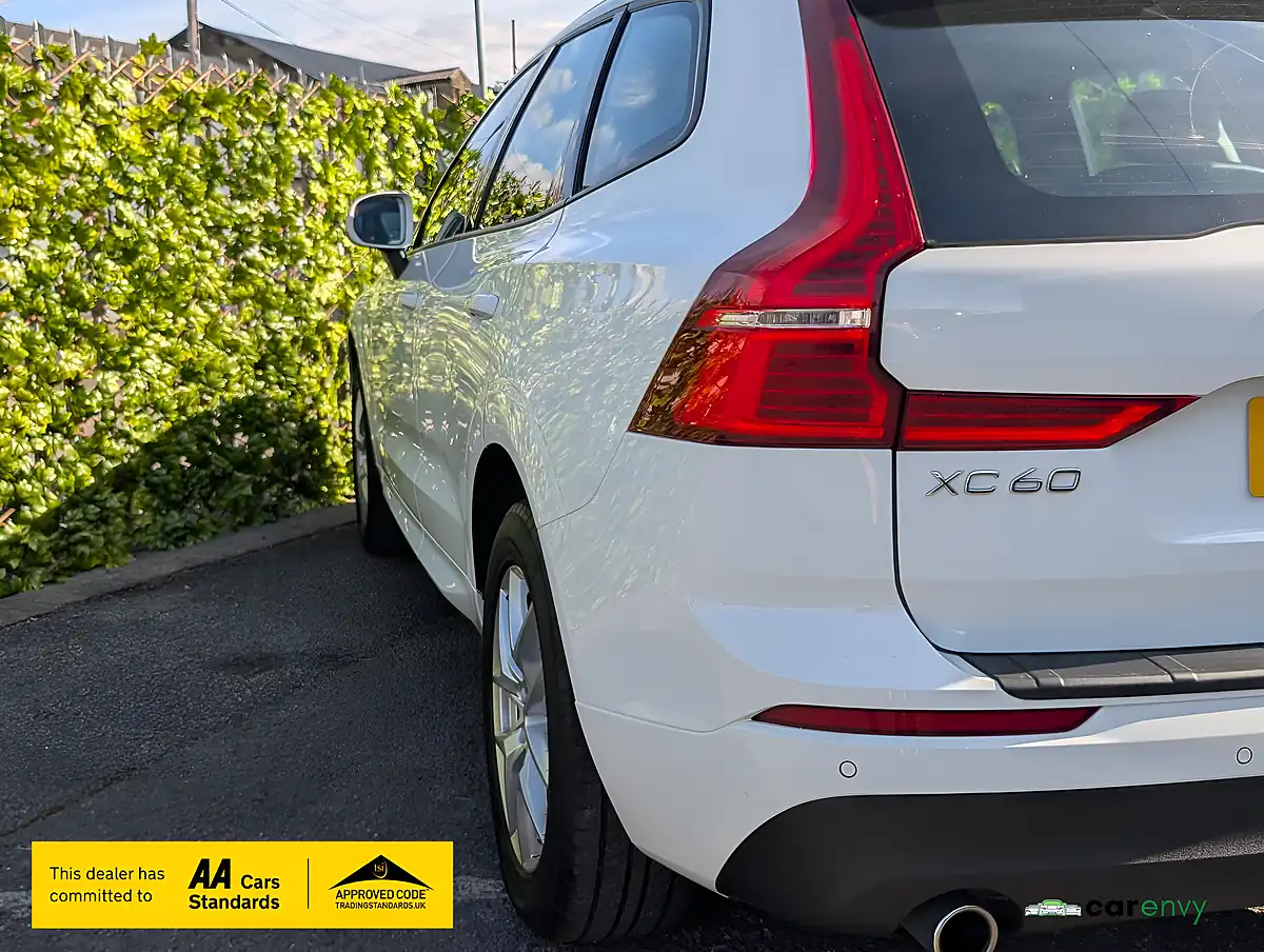 Used 2018 Volvo XC60 Momentum Pro White - Interior and Exterior details 9