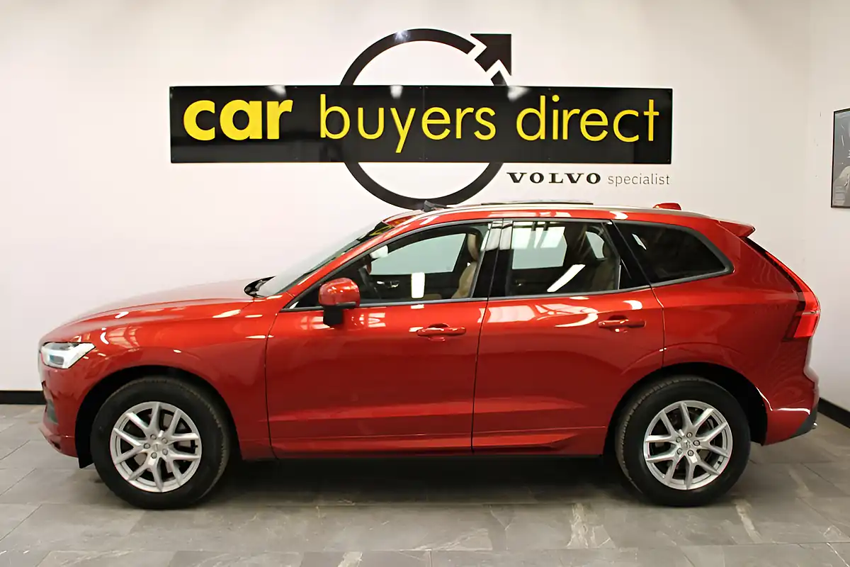 Used 2018 Volvo XC60 Momentum Red - Interior and Exterior details 12
