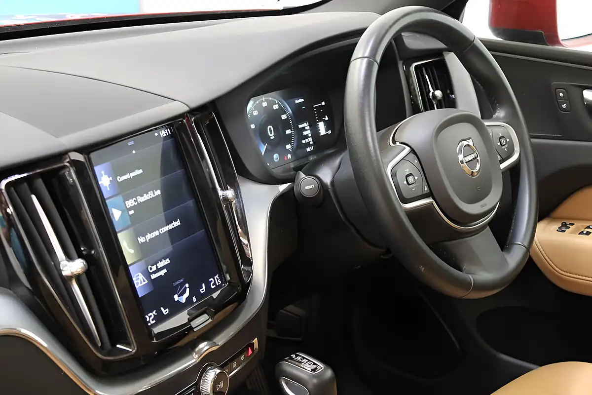 Used 2018 Volvo XC60 Momentum Red - Interior and Exterior details 15