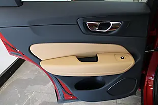 Used 2018 Volvo XC60 Momentum Red - Interior and Exterior details 16