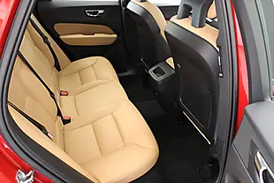 Used 2018 Volvo XC60 Momentum Red - Interior and Exterior details 17