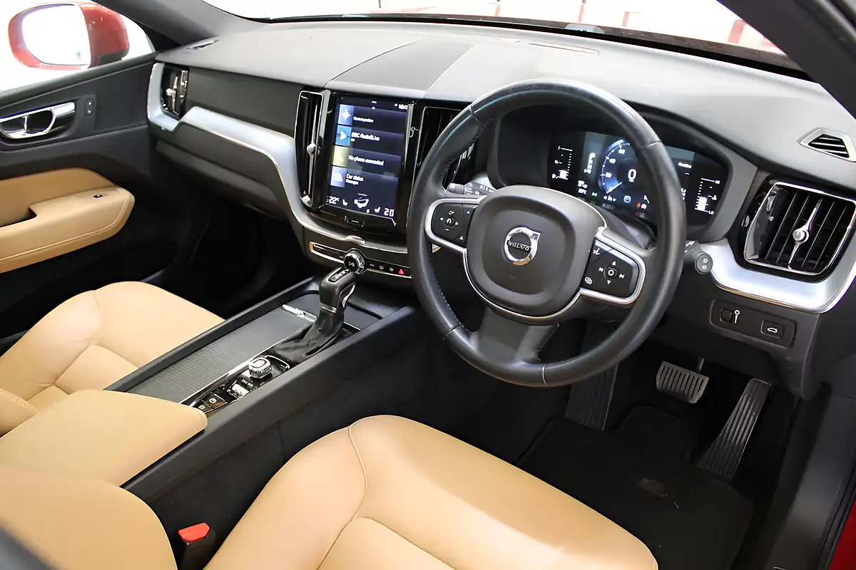 Used 2018 Volvo XC60 Momentum Red - Interior and Exterior details 18