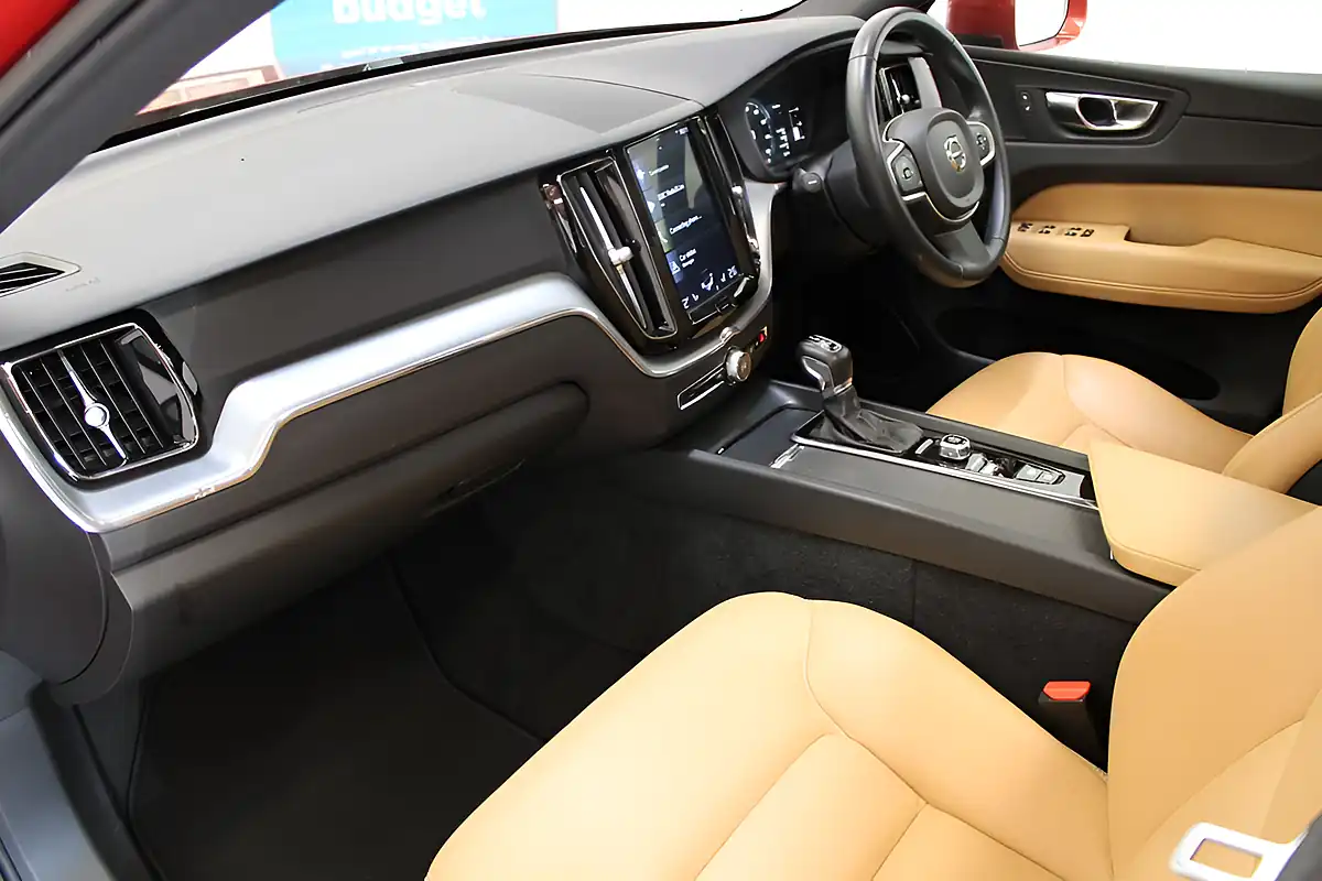 Used 2018 Volvo XC60 Momentum Red - Interior and Exterior details 2