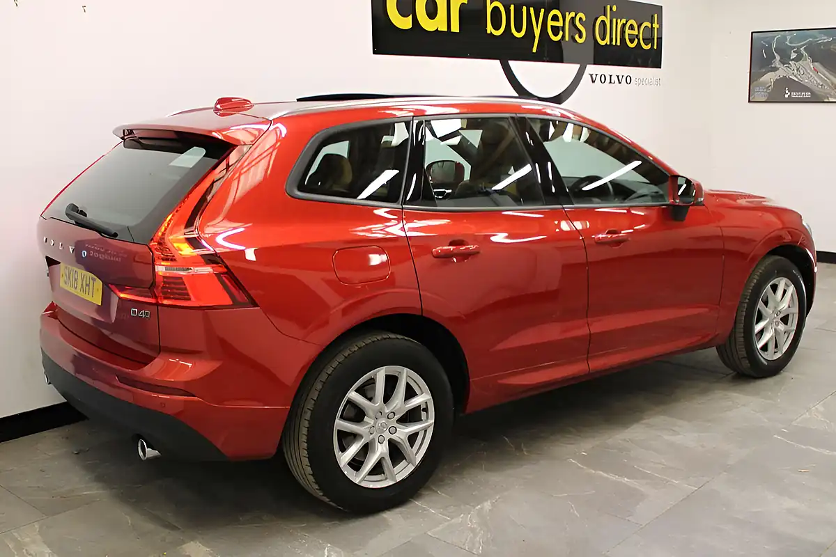 Used 2018 Volvo XC60 Momentum Red - Interior and Exterior details 4