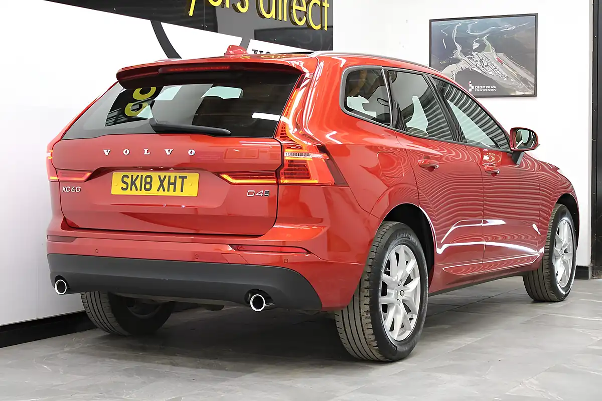Used 2018 Volvo XC60 Momentum Red - Interior and Exterior details 9