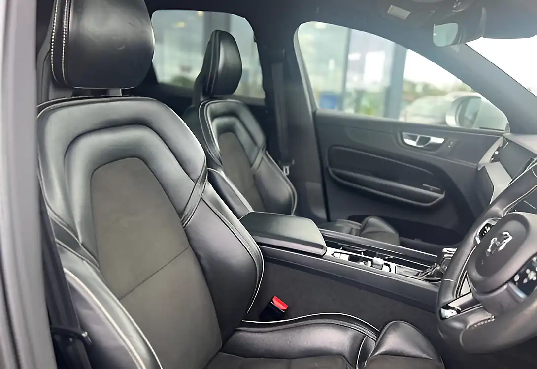 Used 2018 Volvo XC60 R-Design Black - Interior and Exterior details 11