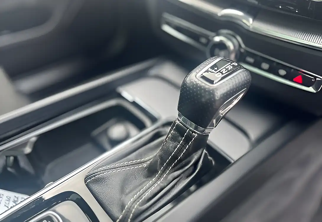Used 2018 Volvo XC60 R-Design Black - Interior and Exterior details 12