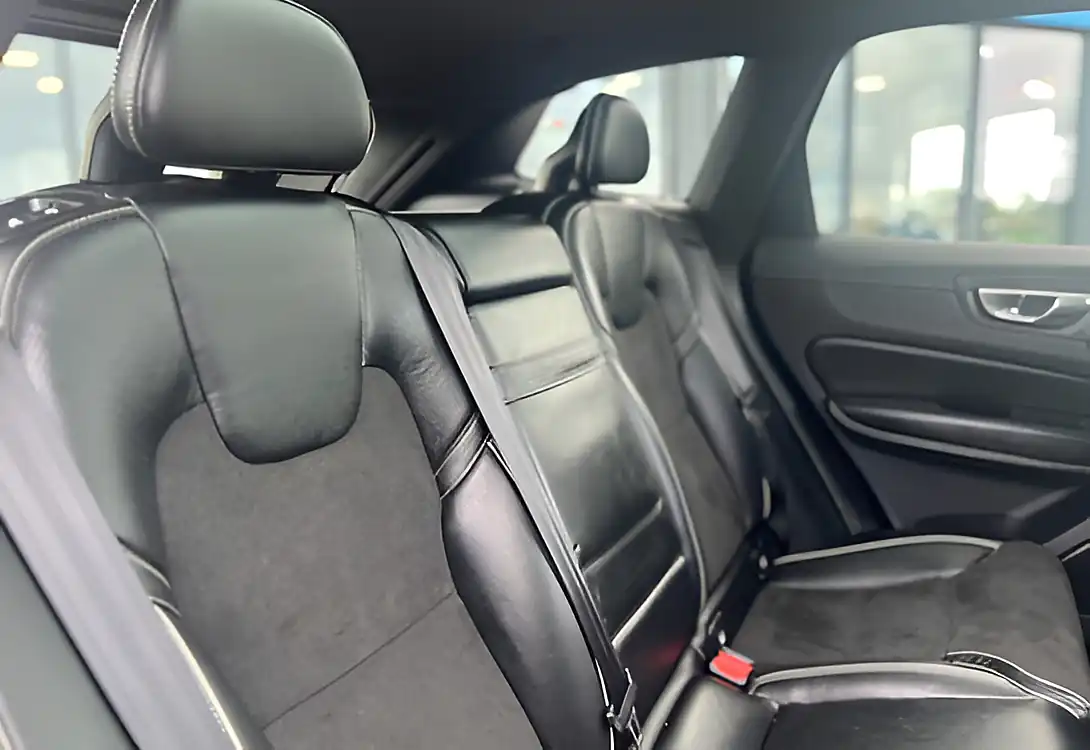 Used 2018 Volvo XC60 R-Design Black - Interior and Exterior details 13