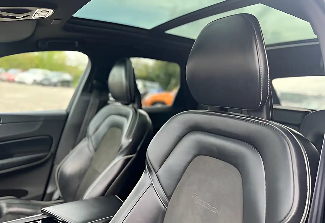 Used 2018 Volvo XC60 R-Design Black - Interior and Exterior details 14