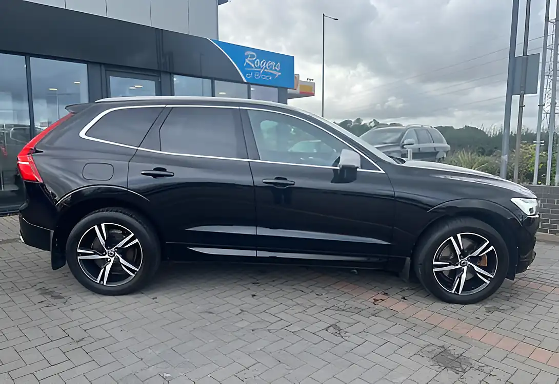 Used 2018 Volvo XC60 R-Design Black - Interior and Exterior details 5