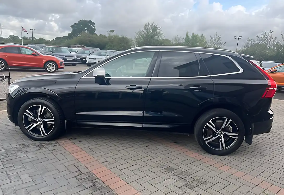 Used 2018 Volvo XC60 R-Design Black - Interior and Exterior details 9