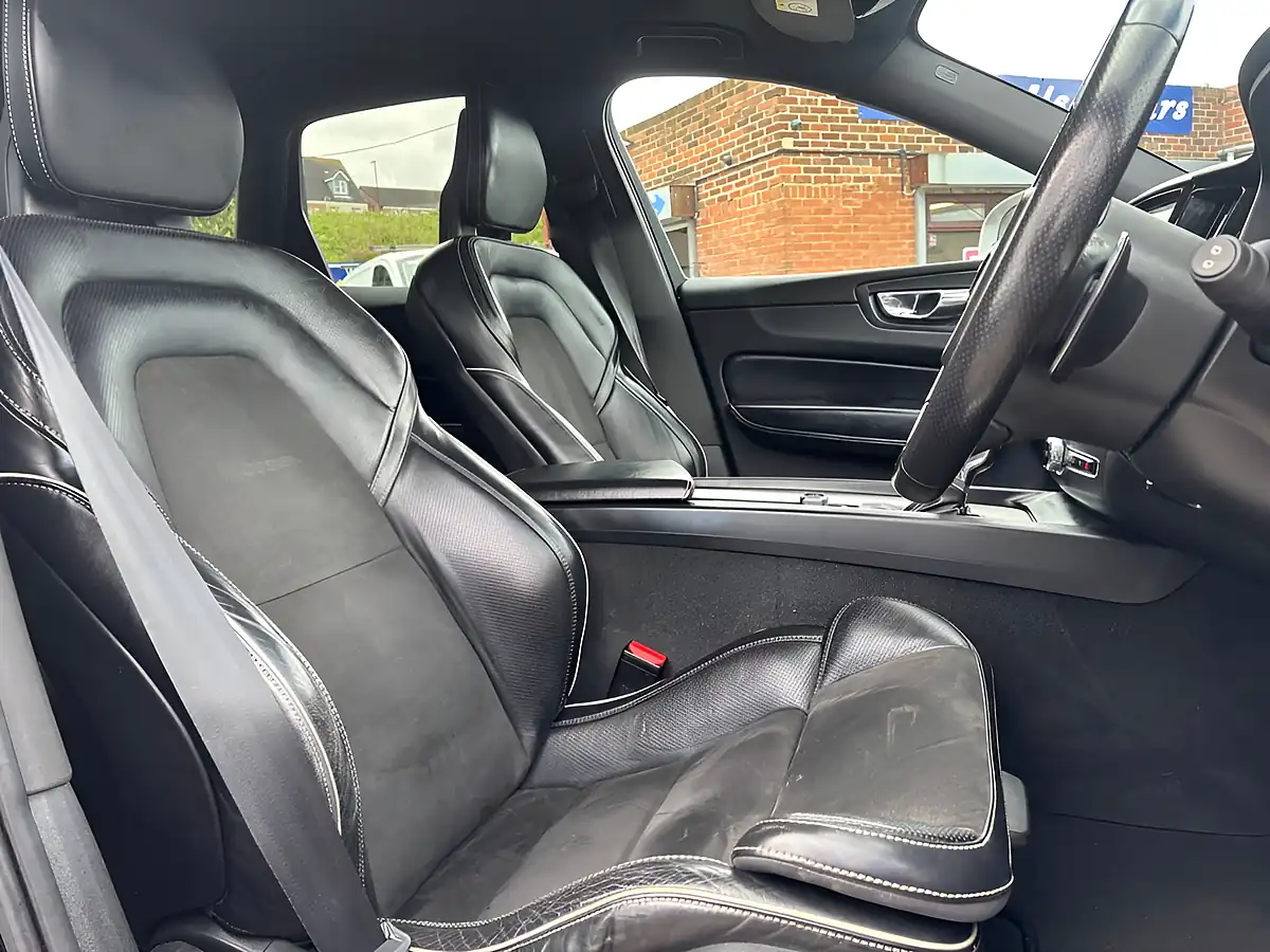 Used 2018 Volvo XC60 R-Design Black - Interior and Exterior details 13